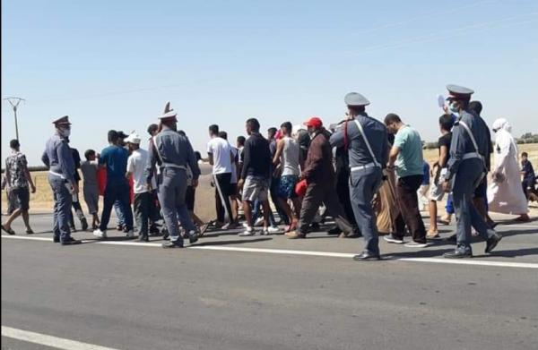 عائلات ضحايا قوارب الموت بقصبة تادلة تخرج في مسيرة احتجاجية مشيا على الاقدام نحو عمالة بني ملال 